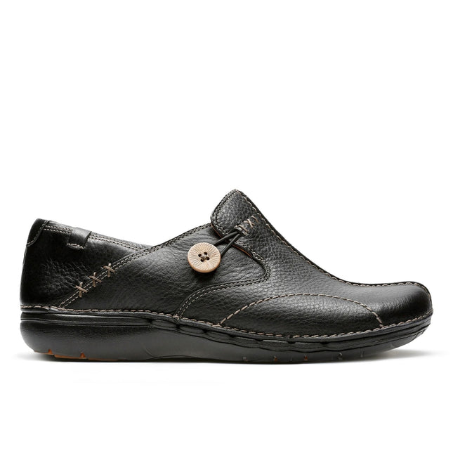 Clarks Women’s Un Loop Black Leather Slip-On Shoes – Soft Leather, Cushioned Comfort & Versatile Everyday Wea