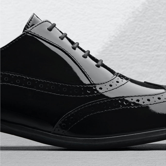 Clarks Women’s Hamble Oak Black Patent Lace-Up Brogues – Polished Patent Leather, Cushioned Comfort & Smart-Casual Style