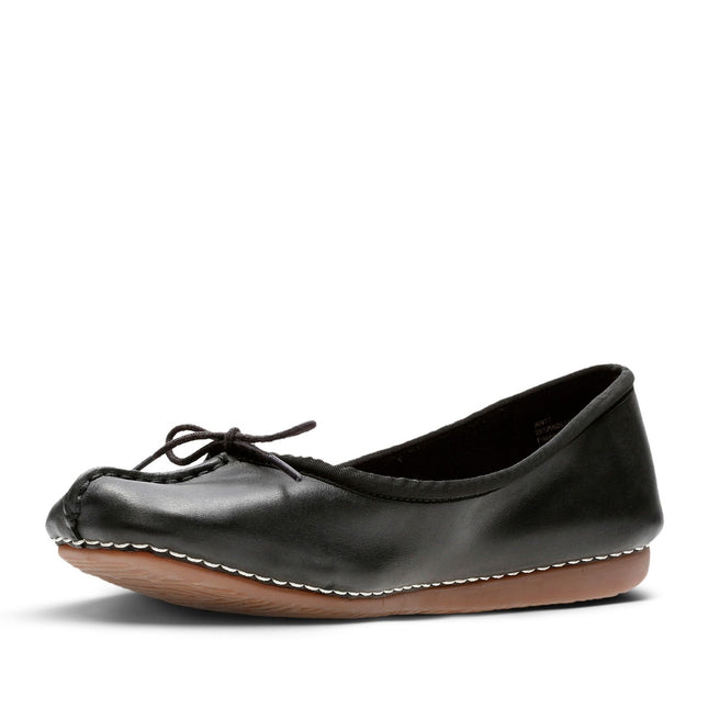 Clarks Women’s Freckle Ice Black Leather Ballet Flats – Soft Leather Slip-On Shoes with Cushioned Footbed & Flexible Rubber Sole