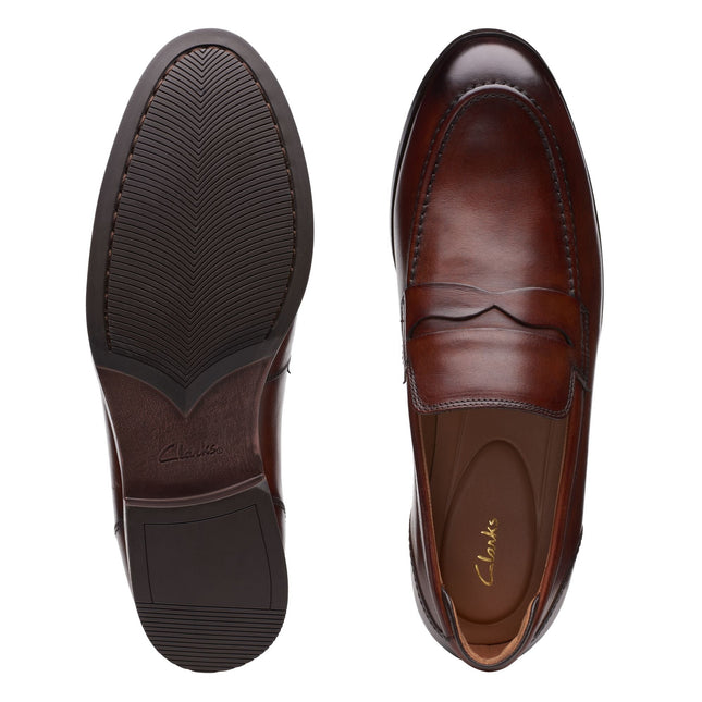 Clarks Men’s Bradish Ease Tan Leather Slip-On Shoes – Easy-Entry Comfort Leather Shoes with Cushioned Footbed & Versatile Style