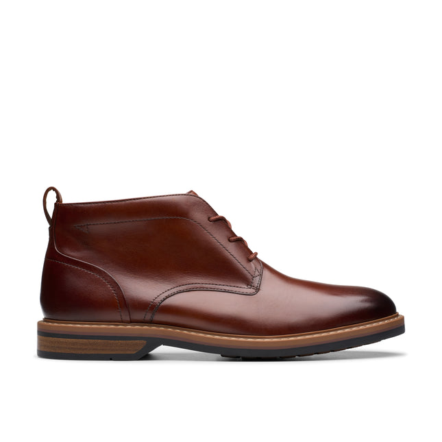 Clarks Men’s Aldwin Chukka Mid Tan Leather Boots – Casual Mid-Height Leather Boots with Cushioned Comfort & Versatile Style