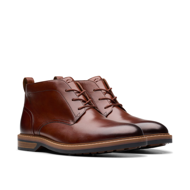 Clarks Men’s Aldwin Chukka Mid Tan Leather Boots – Casual Mid-Height Leather Boots with Cushioned Comfort & Versatile Style